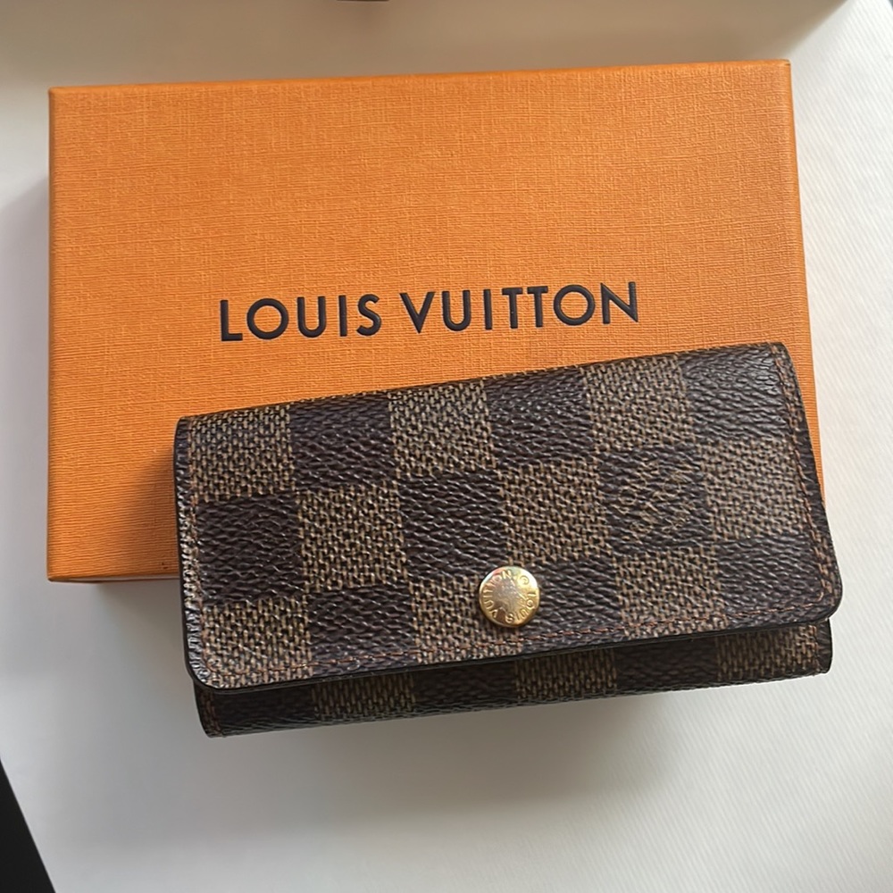 SOLD❤️Authentic LV DE 4 key holder 🔑 - Picture 3 of 15